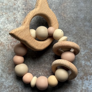 Csörgő rágóka #14 Bézs Barna dupla karikával és bükkfa elemmel, Baba - mama, Baba játékok, Rágóka, Csomózás, Gyöngyfűzés, gyöngyhímzés, MESKA