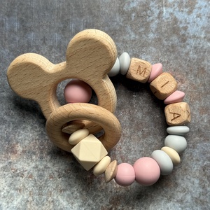 Csörgő rágóka #15 Mályva - koala szürke - bézs, Baba - mama, Baba játékok, Rágóka, Csomózás, Gyöngyfűzés, gyöngyhímzés, MESKA