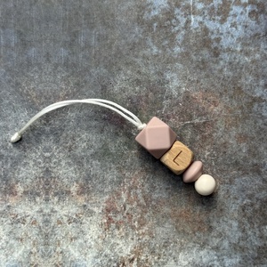 CHARM #02 kulcstartóra vagy táskadísznek , Táska & Tok, Kulcstartó & Táskadísz, Táskadísz, Gyöngyfűzés, gyöngyhímzés, MESKA