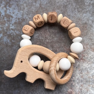 Csörgő rágóka #24 Fehér- Bézs - Karamell, Baba - mama, Baba játékok, Rágóka, Csomózás, Gyöngyfűzés, gyöngyhímzés, MESKA