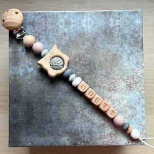 Cumilánc #06  Fehér Mályva Szürke, Baba - mama, Baba játékok, Cumilánc, Csomózás, Gyöngyfűzés, gyöngyhímzés, MESKA