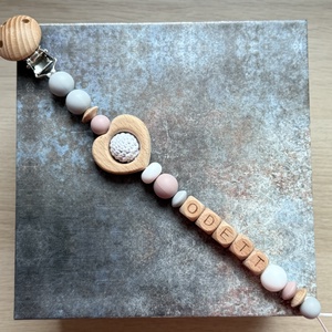 Cumilánc #08 szürke mályva fehér  , Baba - mama, Baba játékok, Cumilánc, Csomózás, Gyöngyfűzés, gyöngyhímzés, MESKA