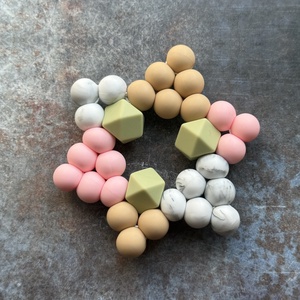 CsillaG rágóka #02 mogyoró - yade zöld - m�rv�ny -púder rózsaszín , Baba - mama, Baba játékok, Rágóka, Csomózás, Gyöngyfűzés, gyöngyhímzés, MESKA