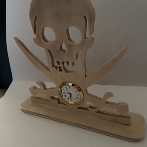 Kalóz koponya asztali óra - otthon & életmód - dekoráció - fali és függő dekoráció - falióra & óra - Meska.hu