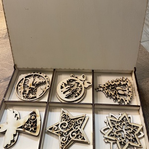 Karácsonyfa díszek dobozban - karácsony - karácsonyi lakásdekoráció - karácsonyfadíszek - Meska.hu