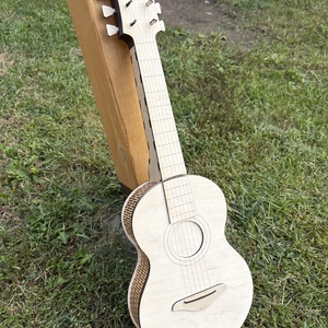 Gitár formájú tároló, Könyv & Zene, Hangszer & Hangszertok, Famegmunkálás, MESKA