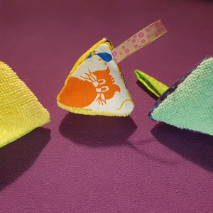Vicces 3D mikroszálas mobiltörlő, textil mintás mobiltörlő, mikroszálas szemüvegtörlő, mikroszálas tarka kütyü - táska & tok - kulcstartó & táskadísz - táskadísz - Meska.hu