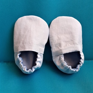  Textil babacipő, kocsicipő, mintás bébicipő, 2 oldalas kék pöttyös babacipő - játék & sport - baba & babaház - babaruha, babakellék - Meska.hu
