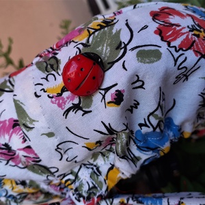 Nyári vintage nyereghuzat, virágos textil kerékpárhuzat katicabogárral - Meska.hu