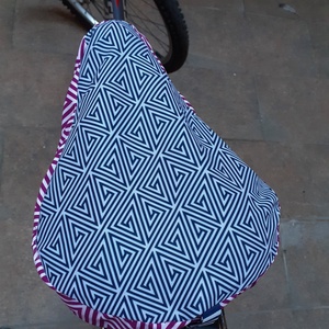 Mintás biciklihuzat, textil nyeregvédő op-art mintával 2 változatban - Meska.hu