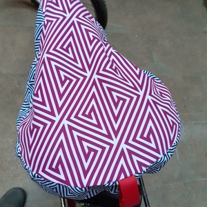 Mintás biciklihuzat, textil nyeregvédő op-art mintával 2 változatban - játék & sport - sport és kikapcsolódás - kerékpározás - nyereghuzat - Meska.hu