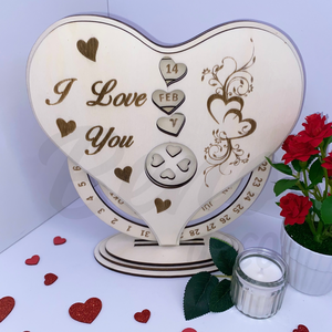 Szív alakú öröknaptár - I love you felirattal, Otthon & Életmód, Dekoráció, Fali és függő dekoráció, Falinaptár & Öröknaptár, Gravírozás, pirográfia, MESKA
