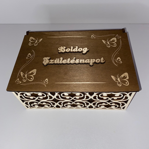 Születésnapi fa ajándékdoboz  gravírozott pillangó mintával - otthon & életmód - dekoráció - asztal és polc dekoráció - díszdoboz - Meska.hu