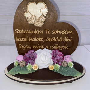 Kegyeleti szív dísz  Számunkra Te sohasem leszel halott fehér-lila virágokkal - Meska.hu