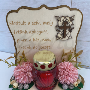 Kegyeleti fa dísz mécsessel  Elcsitult a szív felirattal, rózsaszín krizantémmal , Otthon & Életmód, Vallás, Temetkezési tárgy, Sírdísz, kegyeleti dísz, Gravírozás, pirográfia, MESKA