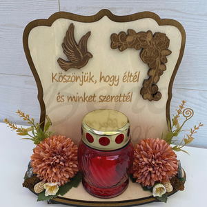  Kegyeleti fa dísz mécsessel  Köszönjük, hogy éltél és minket szerettél felirattal, narancs krizantémmal, Otthon & Életmód, Vallás, Temetkezési tárgy, Sírdísz, kegyeleti dísz, Gravírozás, pirográfia, MESKA