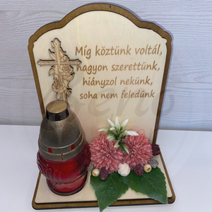 Kegyeleti fa mécsestartó  Míg köztünk voltál felirattal, rózsaszín virágdíszítéssel, Otthon & Életmód, Vallás, Temetkezési tárgy, Sírdísz, kegyeleti dísz, Gravírozás, pirográfia, MESKA