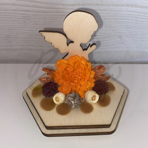 Kegyeleti fa angyalka dísz  narancssárga rózsával, natúr fa talpon - Meska.hu