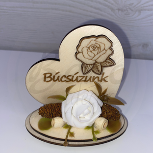 Szív alakú Búcsúzunk fa emlékdísz fehér virággal, Otthon & Életmód, Vallás, Temetkezési tárgy, Sírdísz, kegyeleti dísz, Gravírozás, pirográfia, MESKA