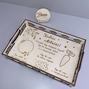 Mikulásváró gravírozott fa tálca  süti és répa mintával - otthon & életmód - konyhafelszerelés, tálalás - tálalás - tálca - Meska.hu