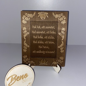 Fa idézetes dísztábla állvánnyal - Hol hit, Otthon & Életmód, Dekoráció, Asztal és polc dekoráció, Asztaldísz, Gravírozás, pirográfia, MESKA