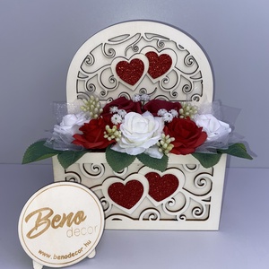 Szíves virágdíszes fa díszdoboz piros szívekkel, Otthon & Életmód, Dekoráció, Asztal és polc dekoráció, Asztaldísz, Gravírozás, pirográfia, MESKA