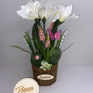 Fa kaspós tavaszi dekor virág pillangóval � egyedi felirattal - Meska.hu