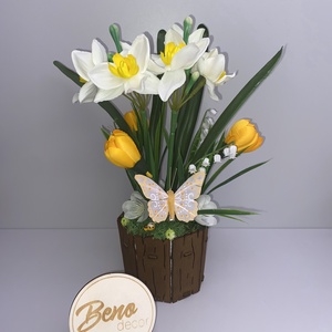 Fa kaspós fehér nárcisz pillangóval � egyedi felirattal - Meska.hu