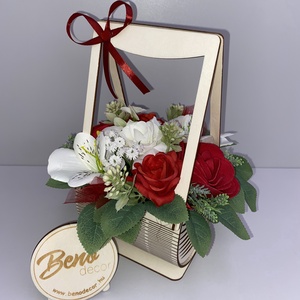 Virágkosár piros és fehér rózsákkal, Otthon & Életmód, Virágdekoráció, Virágdíszek, Asztali virágdísz, Gravírozás, pirográfia, MESKA