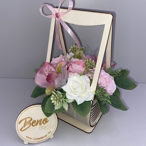 Virágkosár rózsaszín rózsákkal - Meska.hu