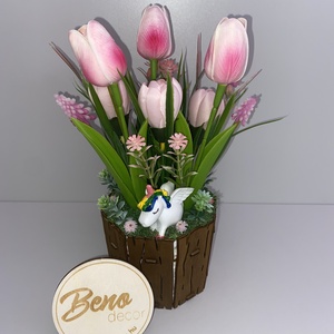 Tavaszi tulipános asztaldísz unikornissal, Otthon & Életmód, Virágdekoráció, Virágdíszek, Virágdísz kaspóban, Gravírozás, pirográfia, MESKA