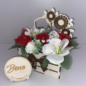 Virágos fa ajándékkosár rózsákkal, Otthon & Életmód, Virágdekoráció, Virágdíszek, Virágdísz kaspóban, Gravírozás, pirográfia, MESKA