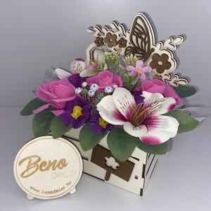 Virágos ajándékdoboz pillangóval, Otthon & Életmód, Virágdekoráció, Virágdíszek, Virágdísz kaspóban, Gravírozás, pirográfia, MESKA