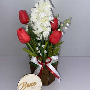 Tavaszi virágkompozíció kaspóban � fehér jácintos tulipános dekoráció - Meska.hu