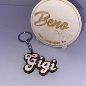 Személyre szabható neves kulcstartó fából � bármilyen névvel - Meska.hu