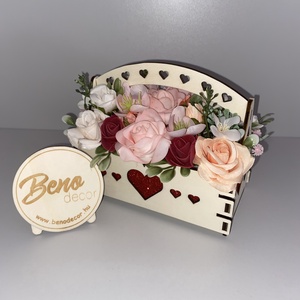 Virágkosár fa tartóban - Meska.hu