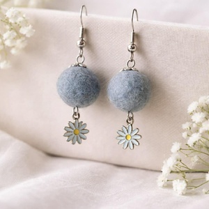 virágos fülbevaló, Ékszer, Fülbevaló, Lógó fülbevaló, Nemezelés, MESKA