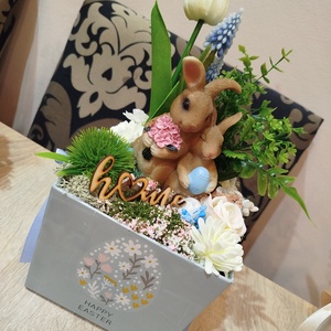 Nyuszis tavaszi asztaldísz, Ünnepi díszek, dekorációk, Húsvéti díszek és dekorációk, Húsvéti virágos díszek, Virágkötés, MESKA