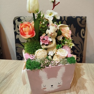 Nyuszis tavaszi asztaldísz, box, Ünnepi díszek, dekorációk, Húsvéti díszek és dekorációk, Húsvéti virágos díszek, Virágkötés, MESKA