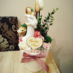 Gyönyörű Anyák napi asztaldísz, Otthon & Életmód, Dekoráció, Asztal és polc dekoráció, Asztaldísz, Virágkötés, MESKA