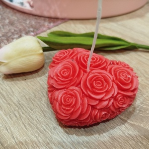 Gyönyörű rózsás szív alakú gyertya díszdobozban, Kellékek & szerszámok, Dekorációs kellékek, Dekorációs gyertya, Gyertya-, mécseskészítés, MESKA