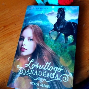 Gyönyörű piros horgolt rózsa könyvjelző - könyv & zene - könyvjelző - Meska.hu