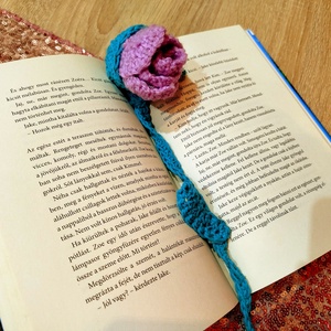 Gyönyörű horgolt lila rózsa könyvjelző - Meska.hu