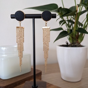 Láncos fekete bedugós fülbevaló - ékszer - fülbevaló - lógó fülbevaló - Meska.hu