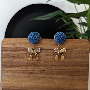 Aranymasnis kékfarmer bedugós fülbevaló - esküvő - ékszer - fülbevaló - Meska.hu