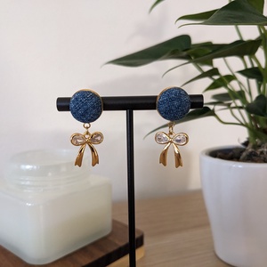 Aranymasnis kékfarmer bedugós fülbevaló - esküvő - ékszer - fülbevaló - Meska.hu