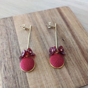 Piros kétvirágos bedugós fülbevaló - ékszer - fülbevaló - lógó fülbevaló - Meska.hu