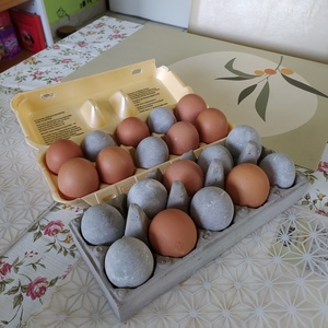 Beton tojástartó beton tojásokkal  - otthon & életmód - dekoráció - asztal és polc dekoráció - asztaldísz - Meska.hu