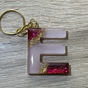 Csillogó betűs kulcstartó - Meska.hu