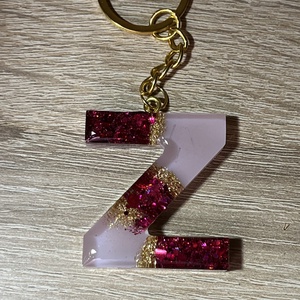 Csillogó betűs kulcstartó - Meska.hu